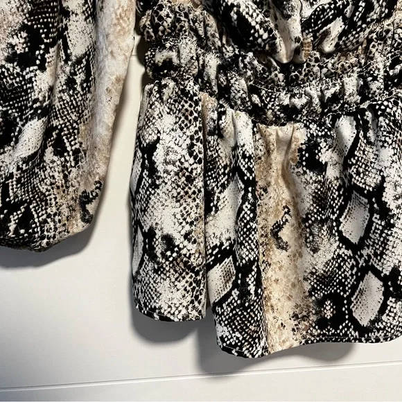 Design Lab | Off Shoulder Snake Print Blouse - Picture 5 of 12